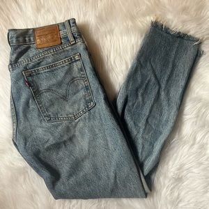 Levi’s Wedgie Fit Raw Hem Jeans Light Wash Size 27